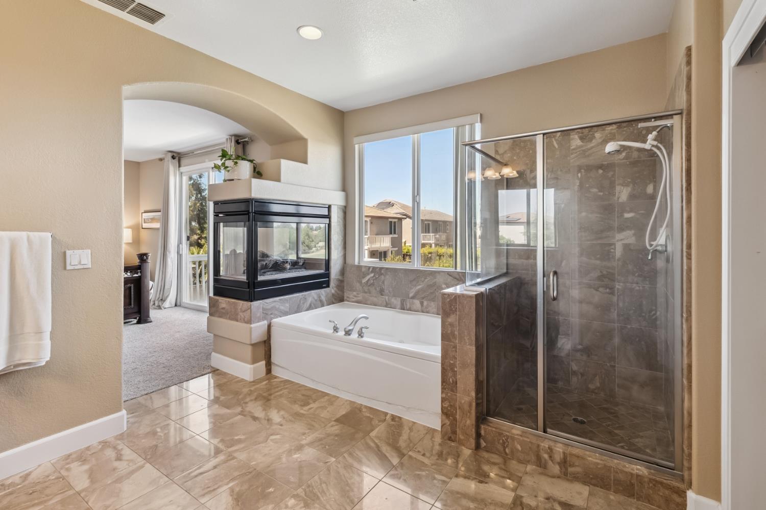Detail Gallery Image 29 of 72 For 18400 Mandarin St, Woodland,  CA 95695 - 5 Beds | 4 Baths