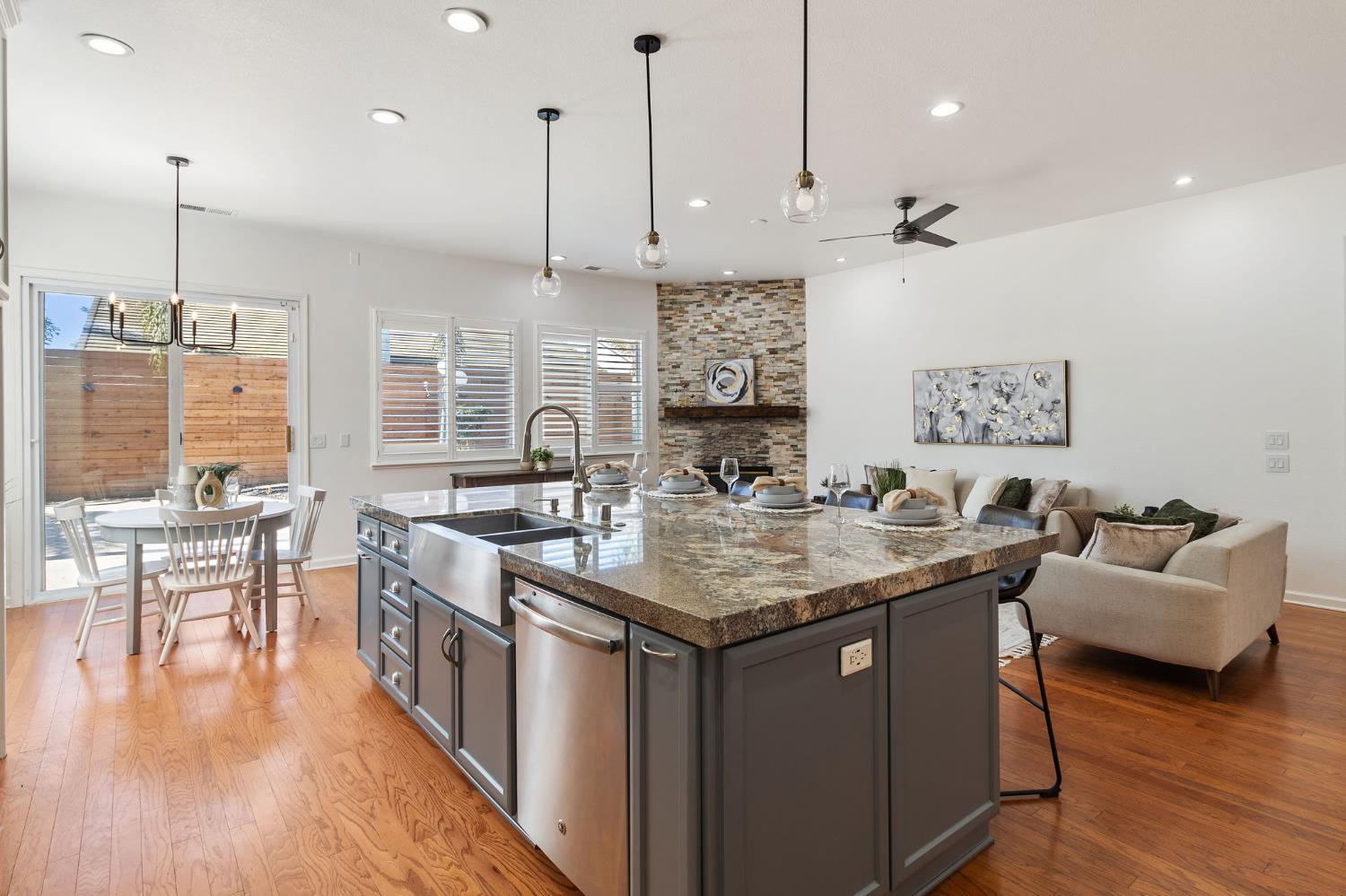 Detail Gallery Image 8 of 32 For 1400 Villette Ct, Modesto,  CA 95356 - 4 Beds | 3 Baths