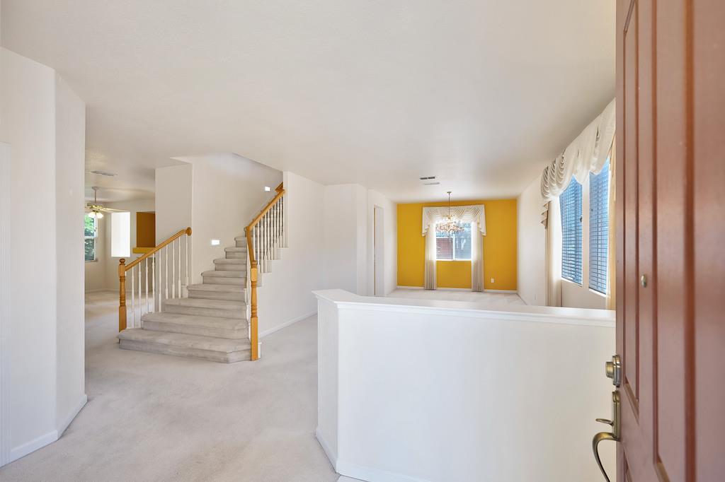 Detail Gallery Image 3 of 56 For 7850 Gazelle Trail Way, Antelope,  CA 95843 - 5 Beds | 3 Baths