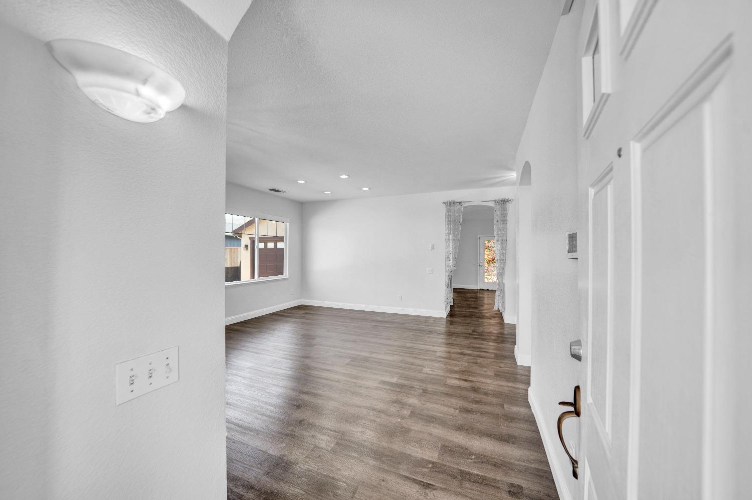 Detail Gallery Image 11 of 45 For 4104 Keepsake Dr, Modesto,  CA 95356 - 5 Beds | 3 Baths