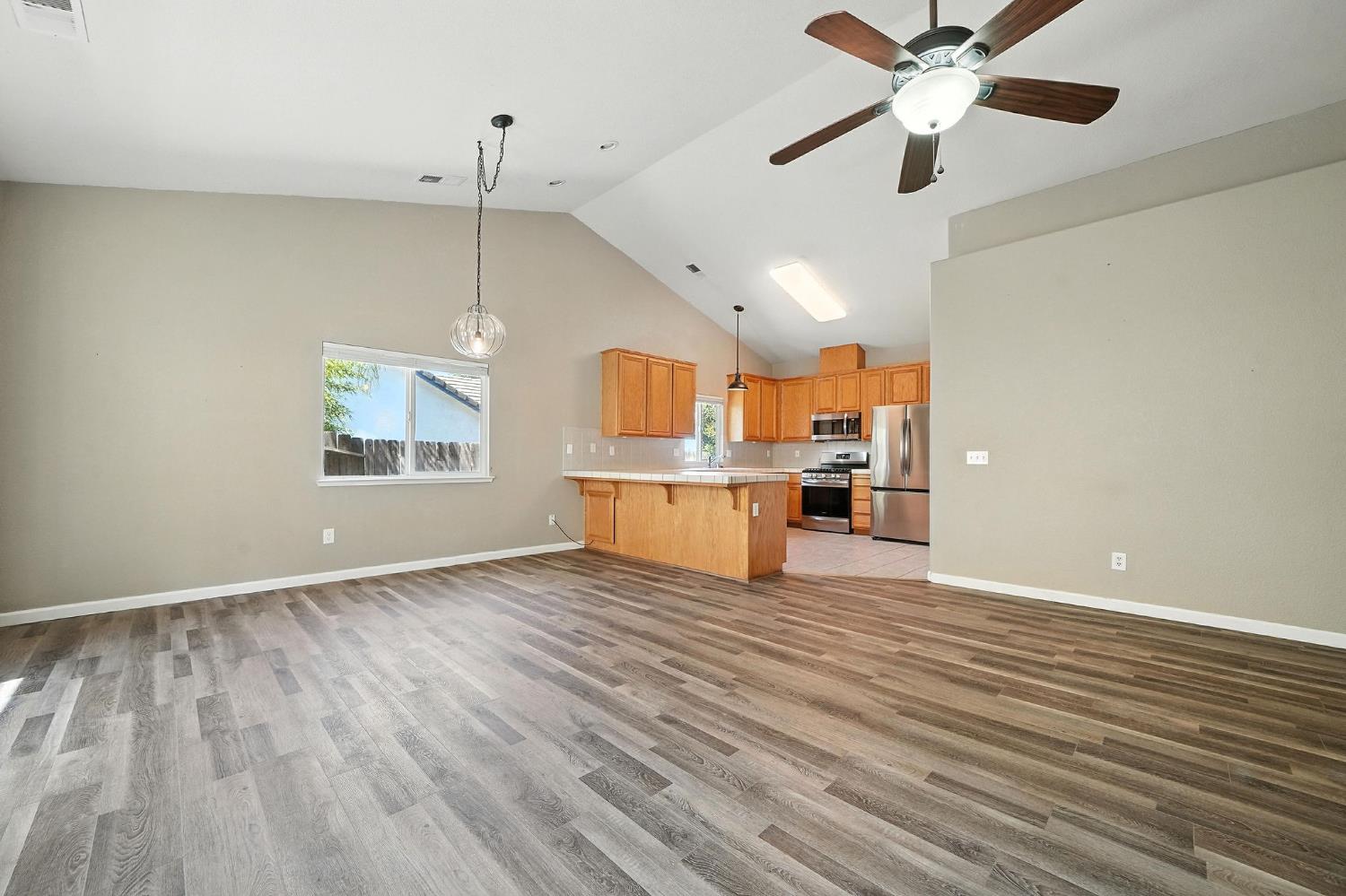 Detail Gallery Image 11 of 46 For 1021 Mockingbird Ln, Valley Springs,  CA 95252 - 3 Beds | 2 Baths