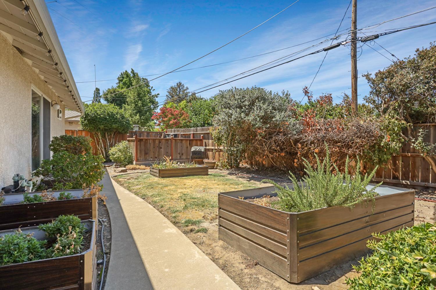 Detail Gallery Image 55 of 66 For 241 Charlemagne Way, Modesto,  CA 95350 - 4 Beds | 2 Baths