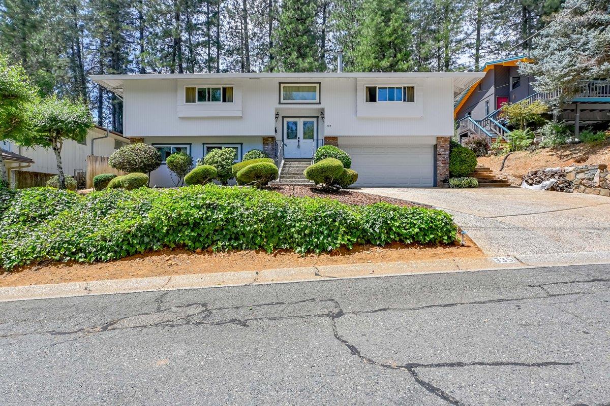 Detail Gallery Image 1 of 36 For 335 Rhode Island St, Grass Valley,  CA 95945 - 4 Beds | 2 Baths