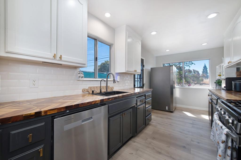 Detail Gallery Image 1 of 27 For 6404 Longdale Dr, North Highlands,  CA 95660 - 3 Beds | 1 Baths