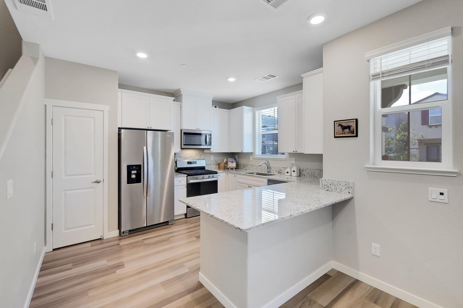 Detail Gallery Image 12 of 34 For 4089 Southampton St, West Sacramento,  CA 95691 - 3 Beds | 2/1 Baths