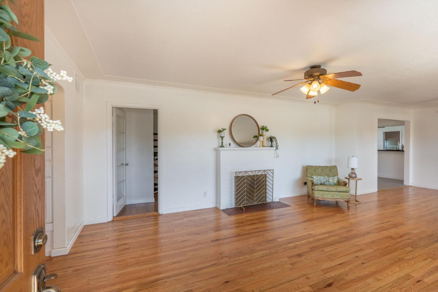 Detail Gallery Image 5 of 29 For 2107 S St, Merced,  CA 95340 - 3 Beds | 2 Baths