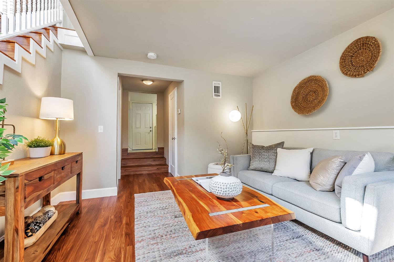 Detail Gallery Image 8 of 39 For 964 61st St, Oakland,  CA 94608 - 3 Beds | 2/1 Baths