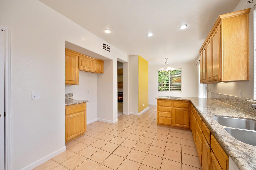 Detail Gallery Image 25 of 56 For 7850 Gazelle Trail Way, Antelope,  CA 95843 - 5 Beds | 3 Baths