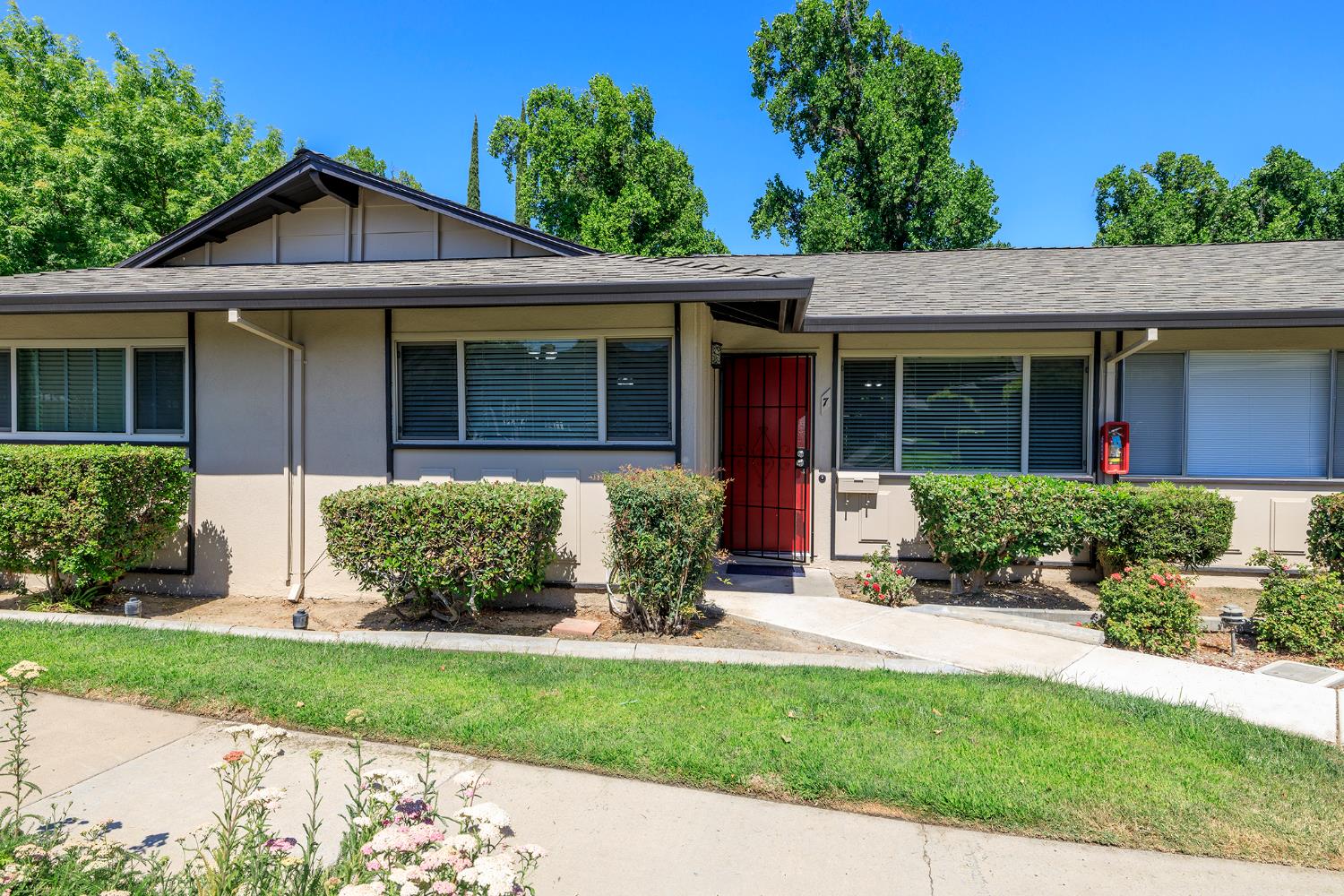 Detail Gallery Image 2 of 26 For 215 Floyd Ave #7,  Modesto,  CA 95350 - 1 Beds | 1 Baths