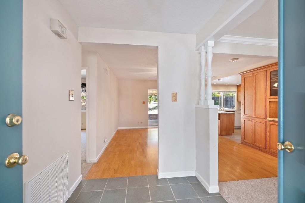 Detail Gallery Image 5 of 34 For 8105 Highwood Way, Orangevale,  CA 95662 - 3 Beds | 2 Baths