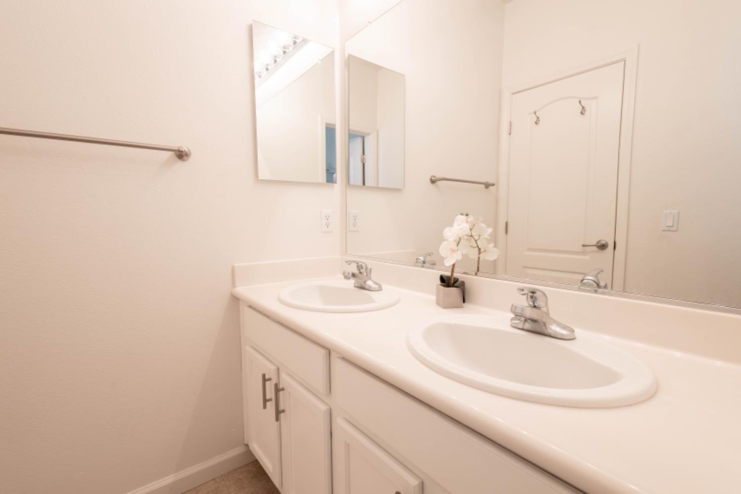 Detail Gallery Image 13 of 34 For 8328 Dandelion Dr, Elk Grove,  CA 95624 - 4 Beds | 2 Baths