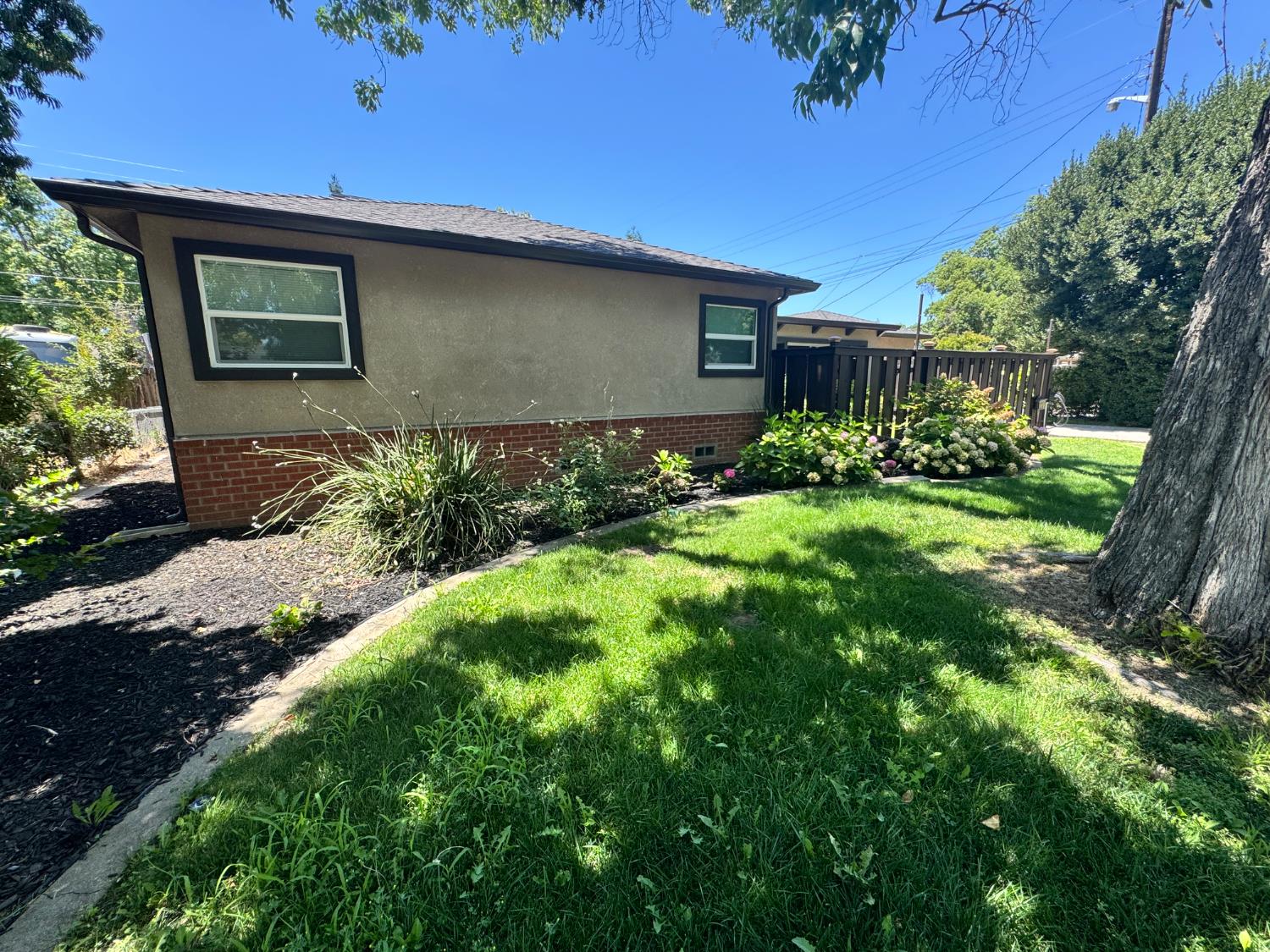 Detail Gallery Image 2 of 35 For 1237 College Ave, Modesto,  CA 95350 - 3 Beds | 1 Baths