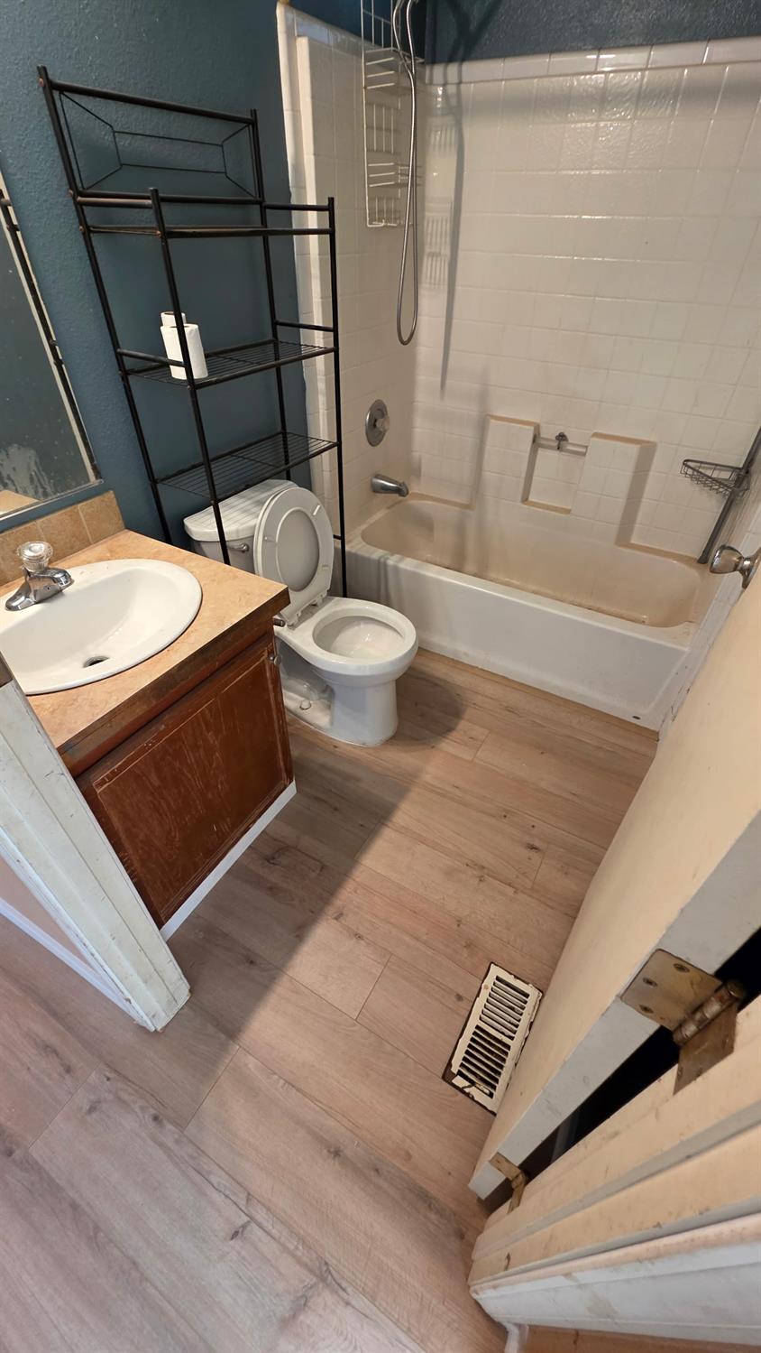Detail Gallery Image 11 of 18 For 131 Klamath, Pittsburg,  CA 94565 - 3 Beds | 2 Baths