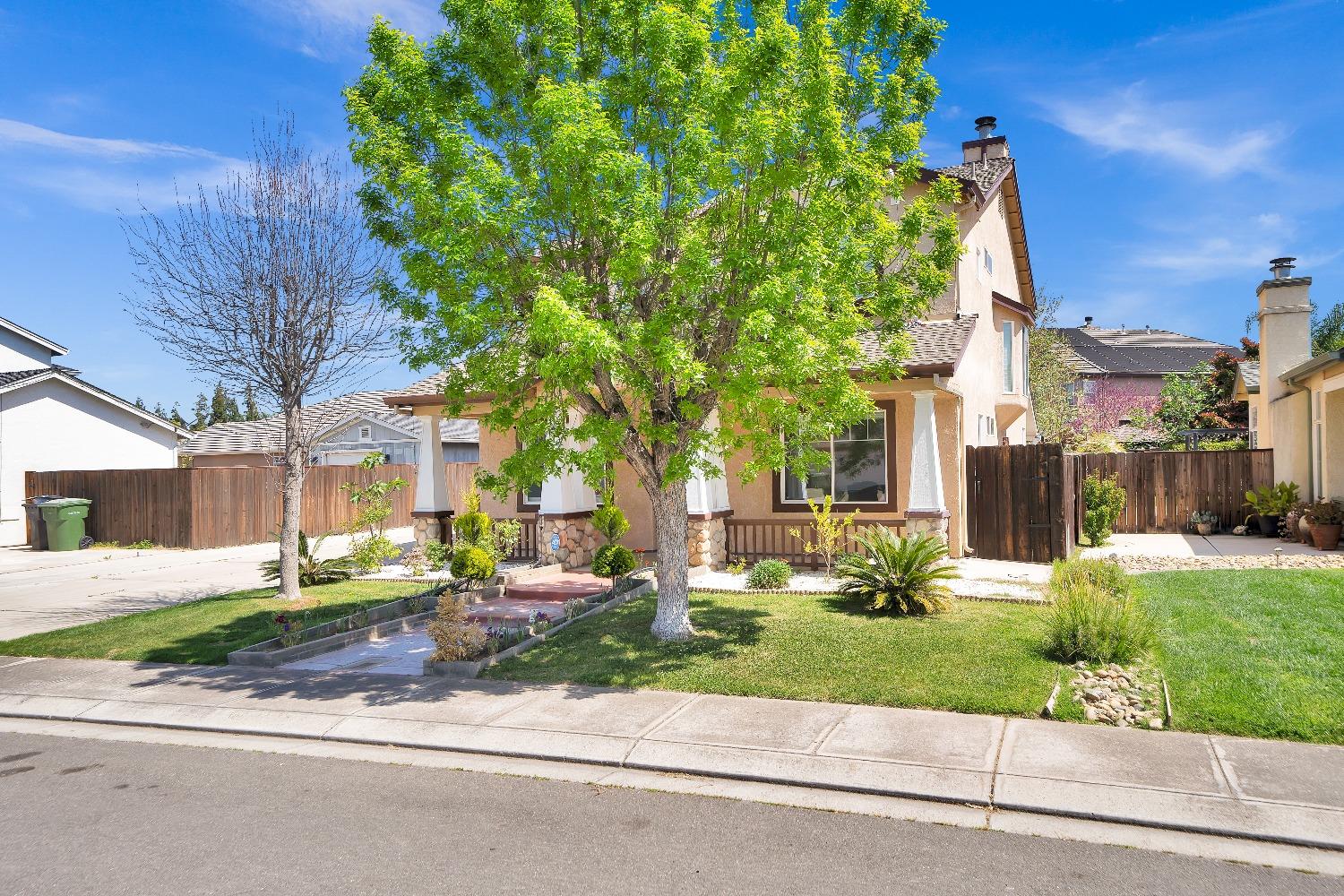 Detail Gallery Image 3 of 45 For 4104 Keepsake Dr, Modesto,  CA 95356 - 5 Beds | 3 Baths