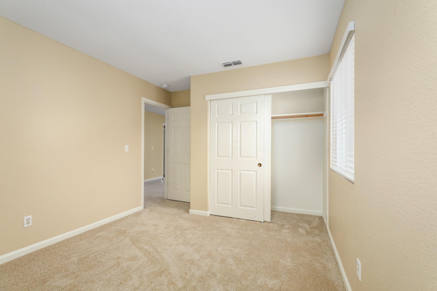 Detail Gallery Image 18 of 44 For 3355 Calla Lily Way, Sacramento,  CA 95833 - 5 Beds | 2/1 Baths