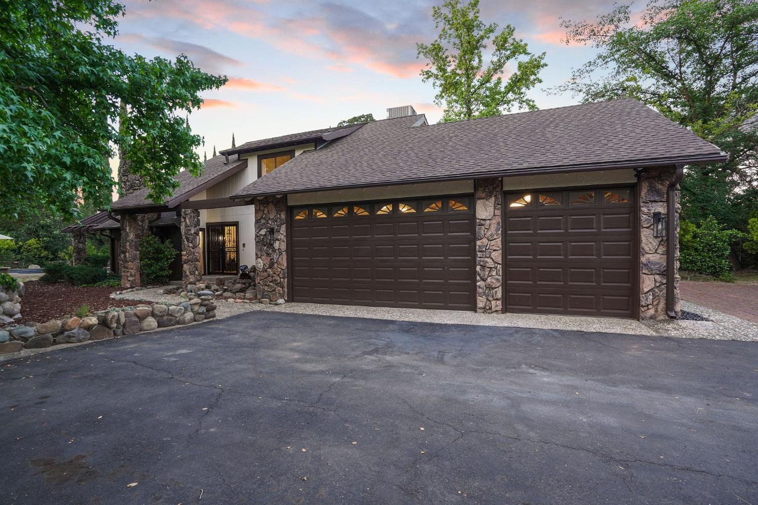 Detail Gallery Image 7 of 87 For 9775 Oak Leaf Way, Granite Bay,  CA 95746 - 5 Beds | 3 Baths