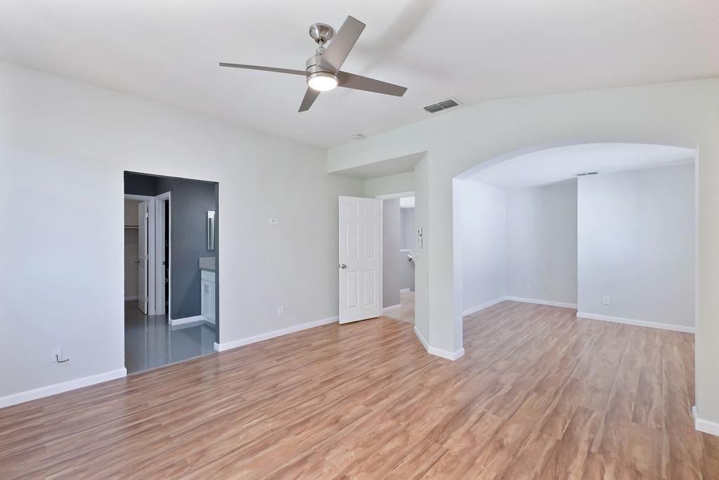 Detail Gallery Image 5 of 47 For 5512 Deepdale Way, Elk Grove,  CA 95758 - 4 Beds | 2/1 Baths