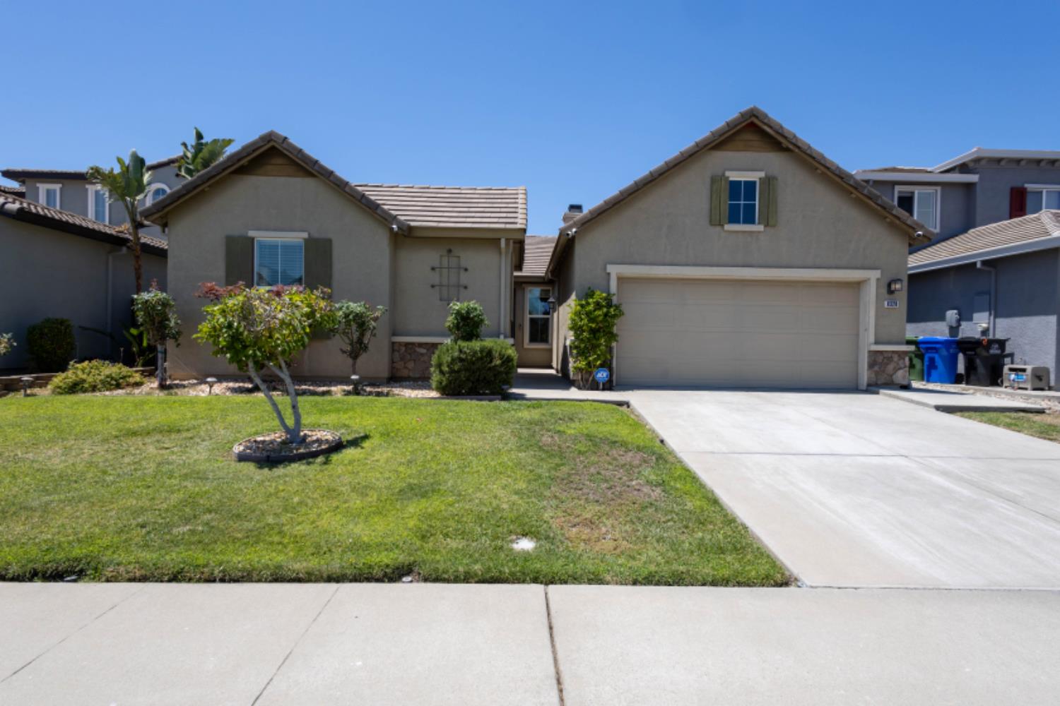 Detail Gallery Image 1 of 34 For 8328 Dandelion Dr, Elk Grove,  CA 95624 - 4 Beds | 2 Baths