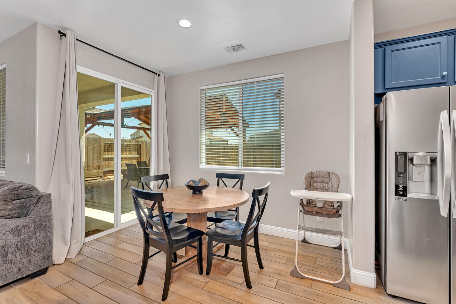 Detail Gallery Image 9 of 46 For 2040 Edwards St, Los Banos,  CA 93635 - 4 Beds | 3 Baths