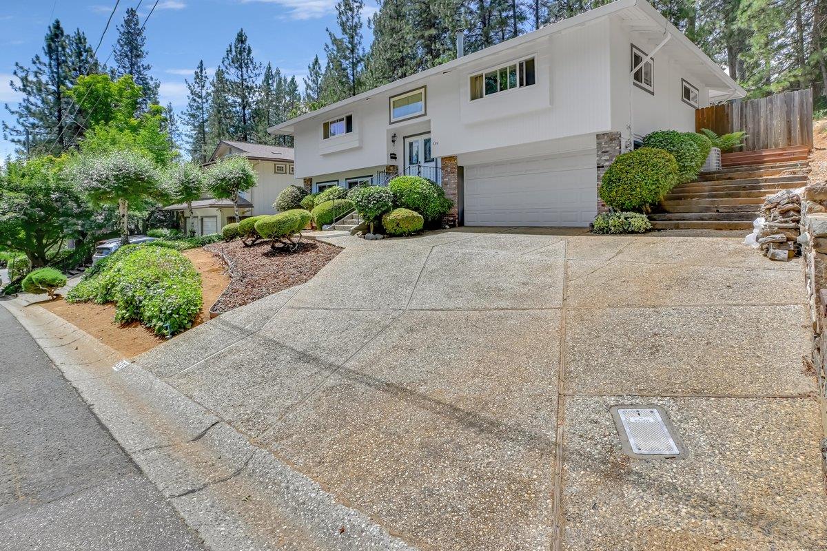 Detail Gallery Image 3 of 36 For 335 Rhode Island St, Grass Valley,  CA 95945 - 4 Beds | 2 Baths