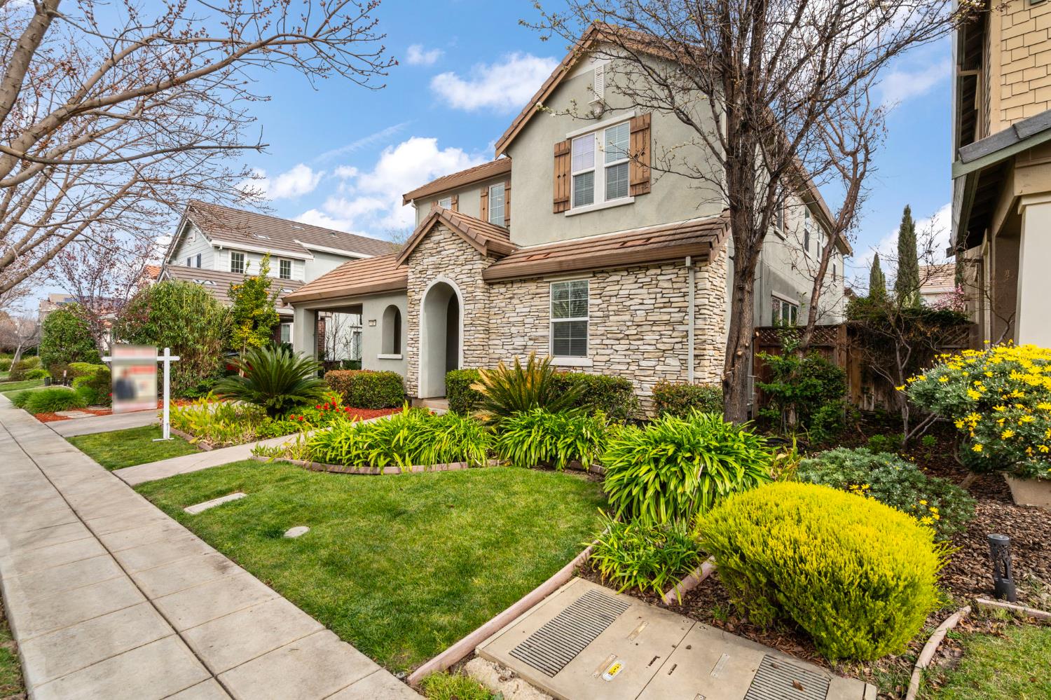 Detail Gallery Image 1 of 48 For 122 N Sierra Madre St, Tracy,  CA 95391 - 4 Beds | 3 Baths