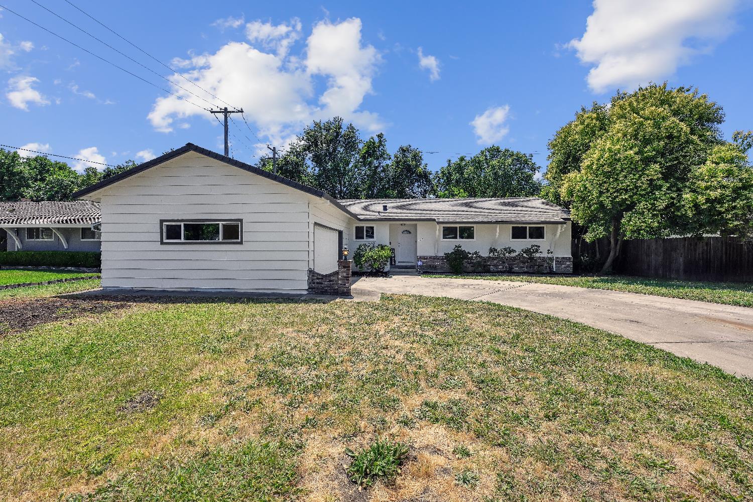 Detail Gallery Image 2 of 38 For 6608 Heatherwood Way, Sacramento,  CA 95831 - 3 Beds | 2 Baths