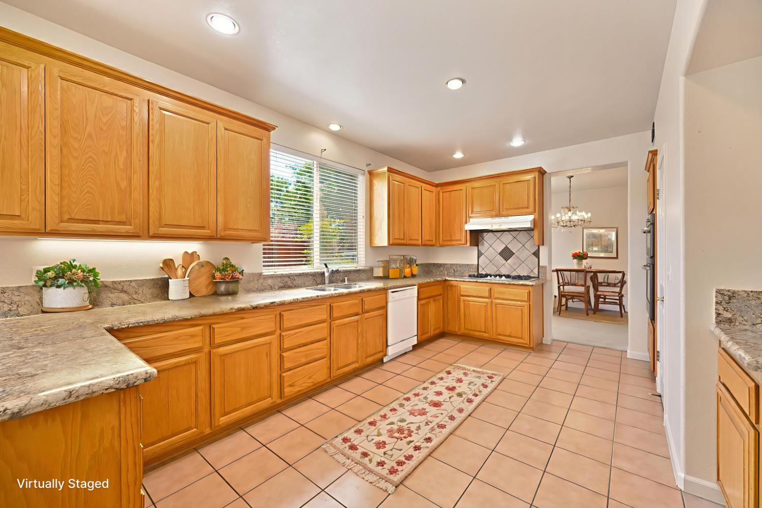 Detail Gallery Image 8 of 56 For 7850 Gazelle Trail Way, Antelope,  CA 95843 - 5 Beds | 3 Baths