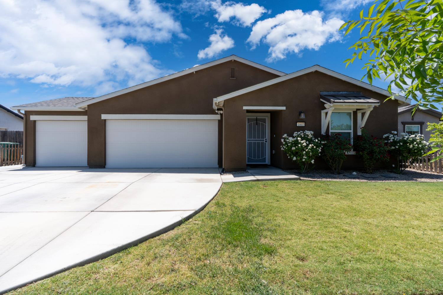 Detail Gallery Image 11 of 58 For 1807 Patricia Ct, Los Banos,  CA 93635 - 4 Beds | 3 Baths