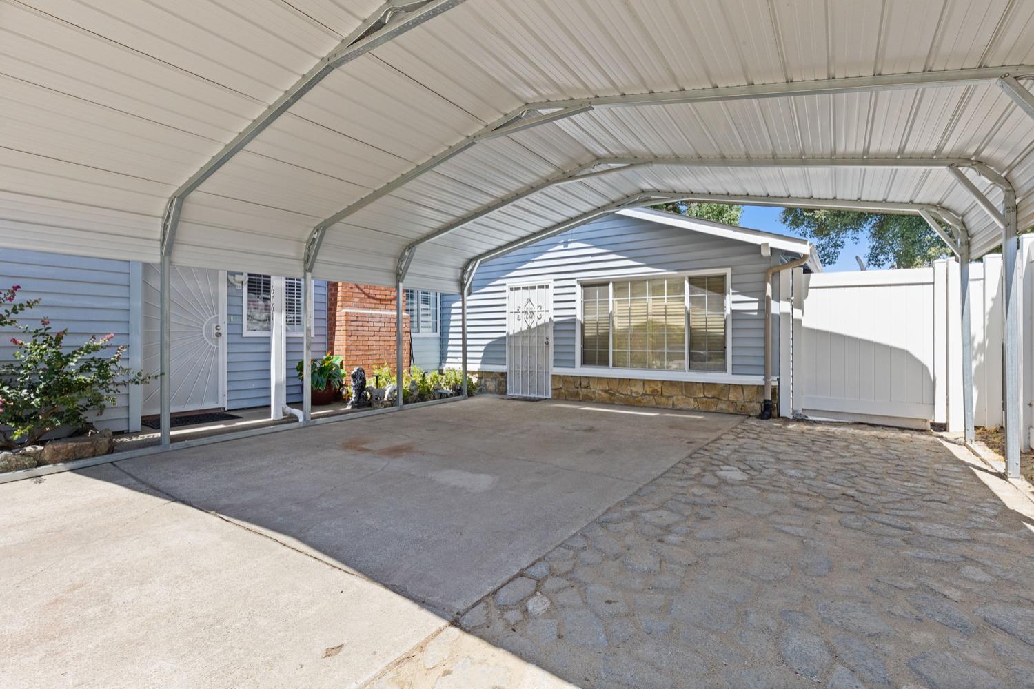 Detail Gallery Image 6 of 43 For 6761 Linda Sue Way, Fair Oaks,  CA 95628 - 3 Beds | 2 Baths