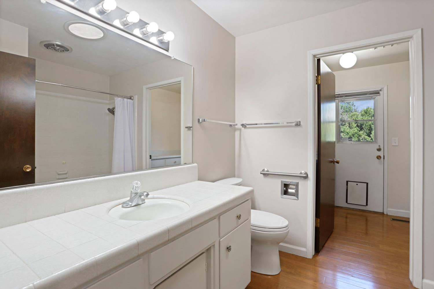 Detail Gallery Image 27 of 66 For 241 Charlemagne Way, Modesto,  CA 95350 - 4 Beds | 2 Baths
