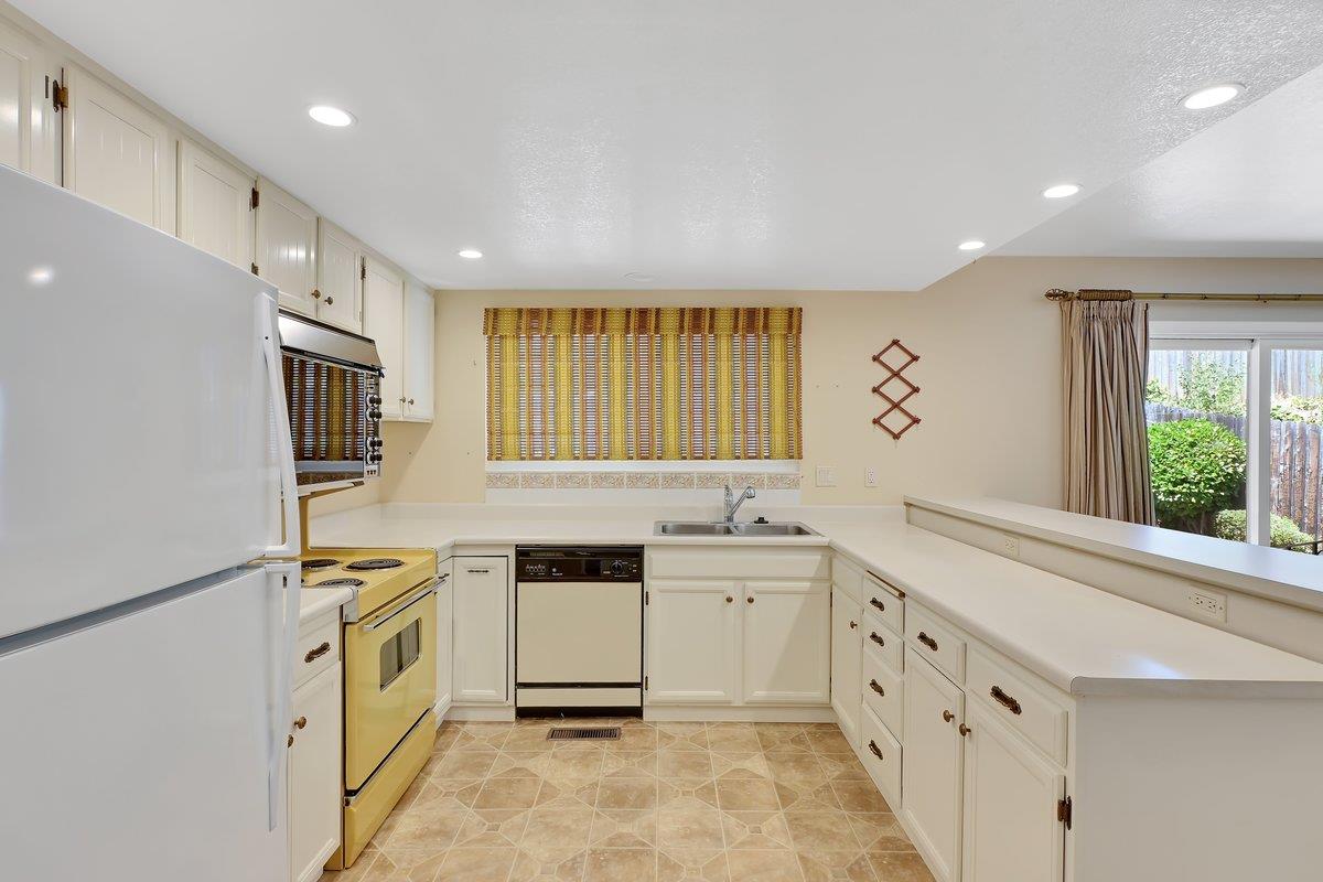 Detail Gallery Image 15 of 36 For 335 Rhode Island St, Grass Valley,  CA 95945 - 4 Beds | 2 Baths