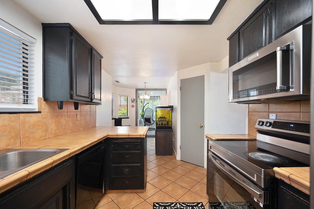 Detail Gallery Image 14 of 45 For 3429 Alisa Ct, Modesto,  CA 95356 - 4 Beds | 2/1 Baths