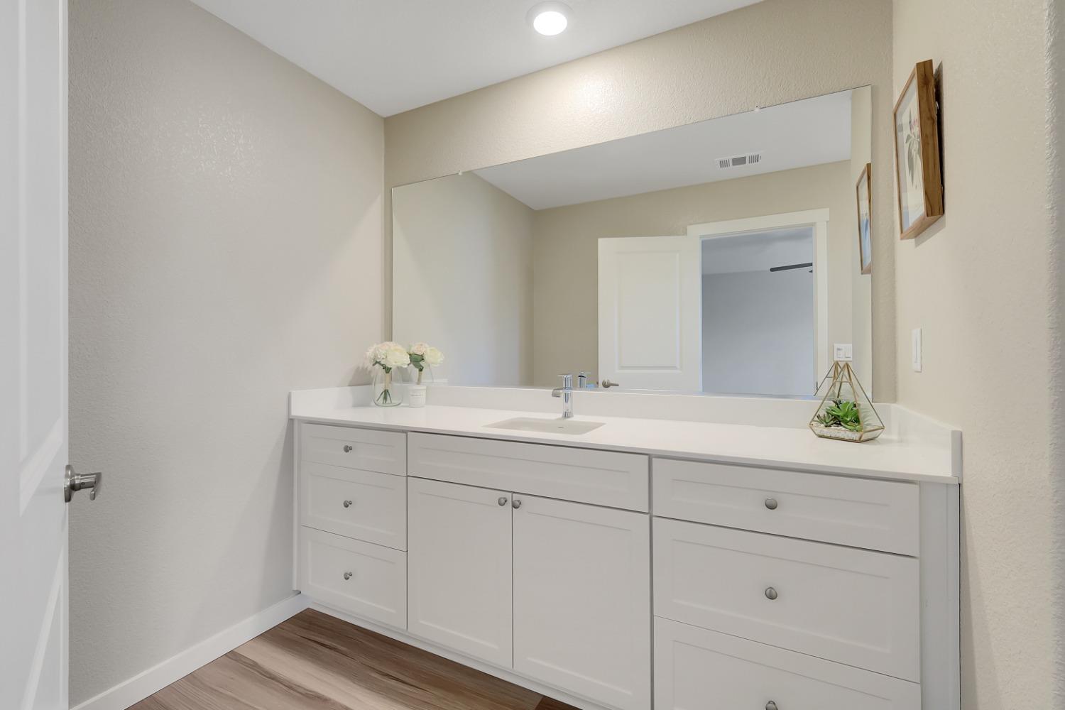 Detail Gallery Image 26 of 34 For 4089 Southampton St, West Sacramento,  CA 95691 - 3 Beds | 2/1 Baths