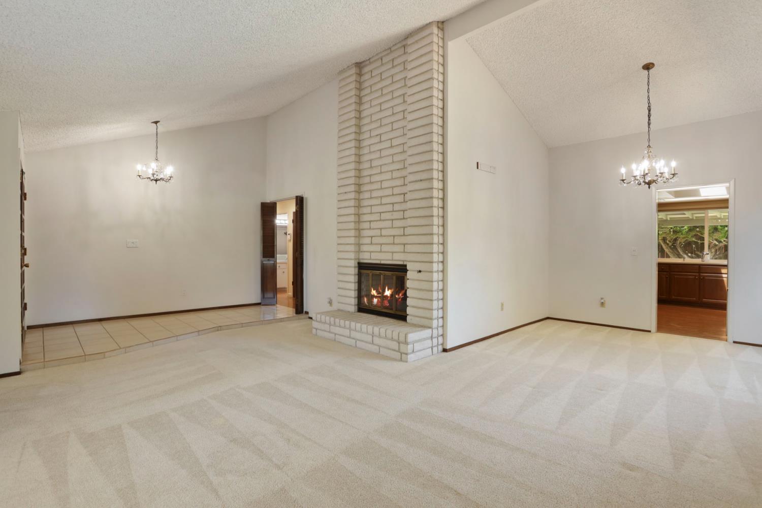 Detail Gallery Image 12 of 66 For 241 Charlemagne Way, Modesto,  CA 95350 - 4 Beds | 2 Baths