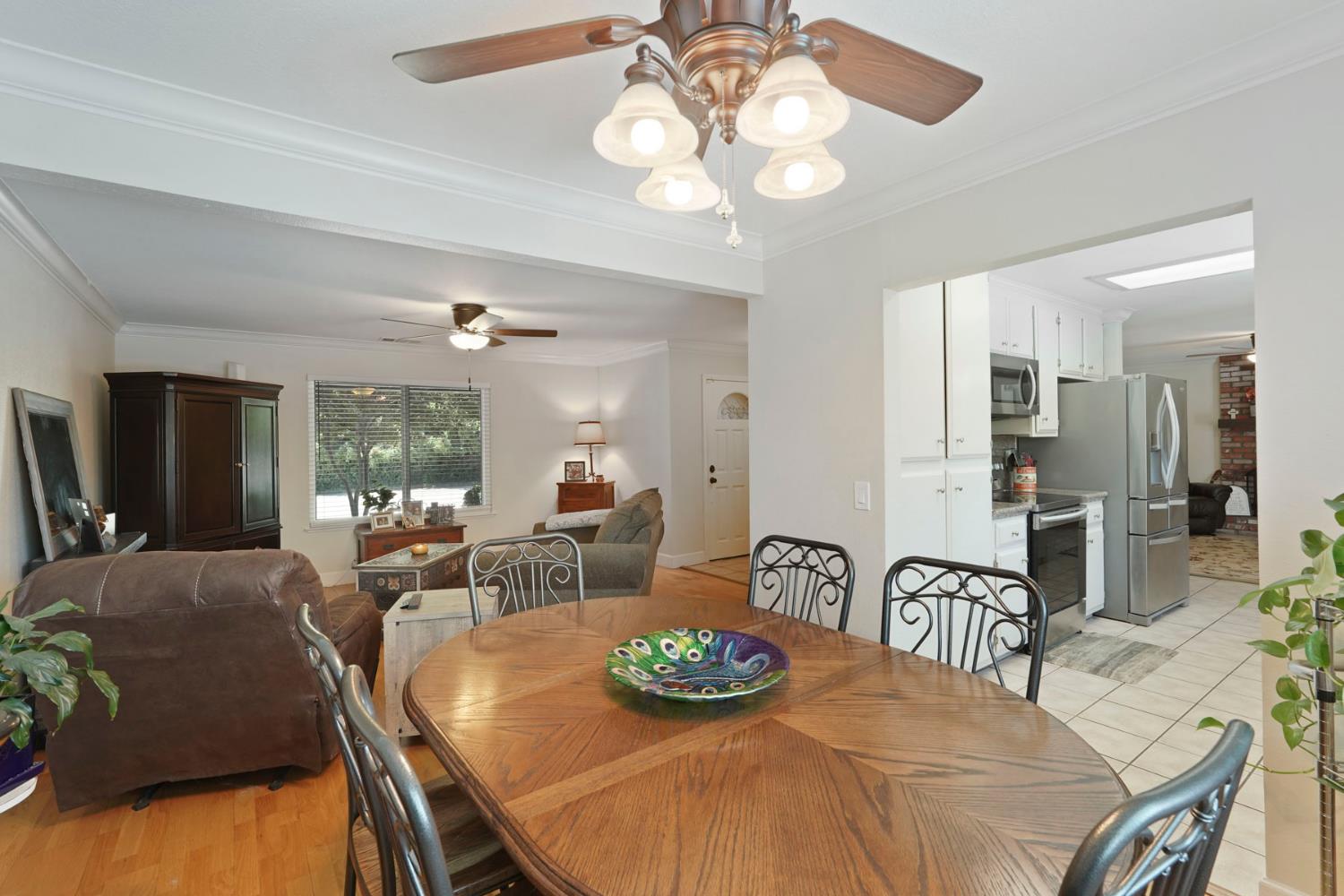 Detail Gallery Image 8 of 52 For 2457 Rockingham Cir, Lodi,  CA 95242 - 4 Beds | 2/1 Baths