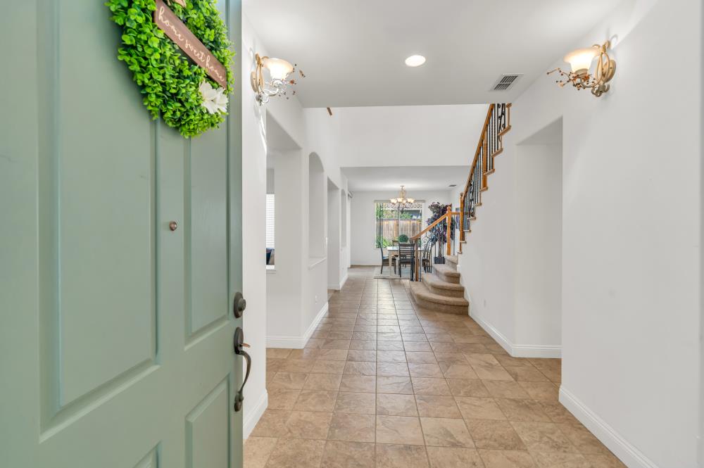 Detail Gallery Image 6 of 60 For 200 Orrington Cir, Sacramento,  CA 95835 - 4 Beds | 3/1 Baths