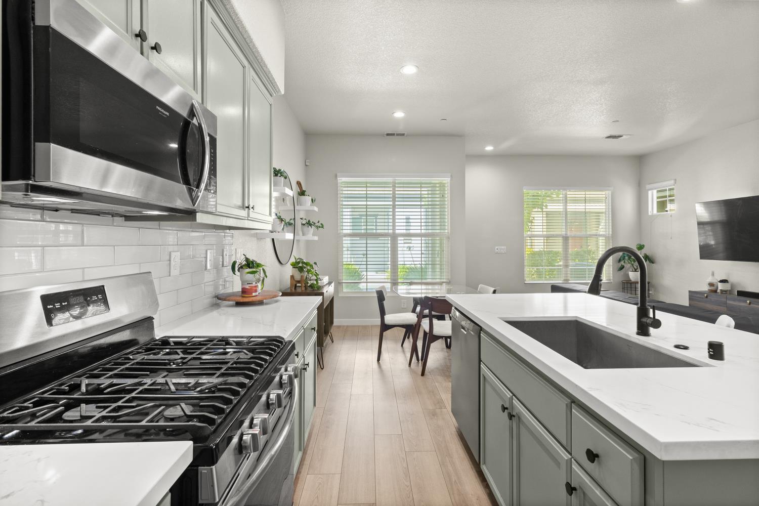 Detail Gallery Image 10 of 28 For 3286 Owl Ct, West Sacramento,  CA 95691 - 3 Beds | 2/1 Baths
