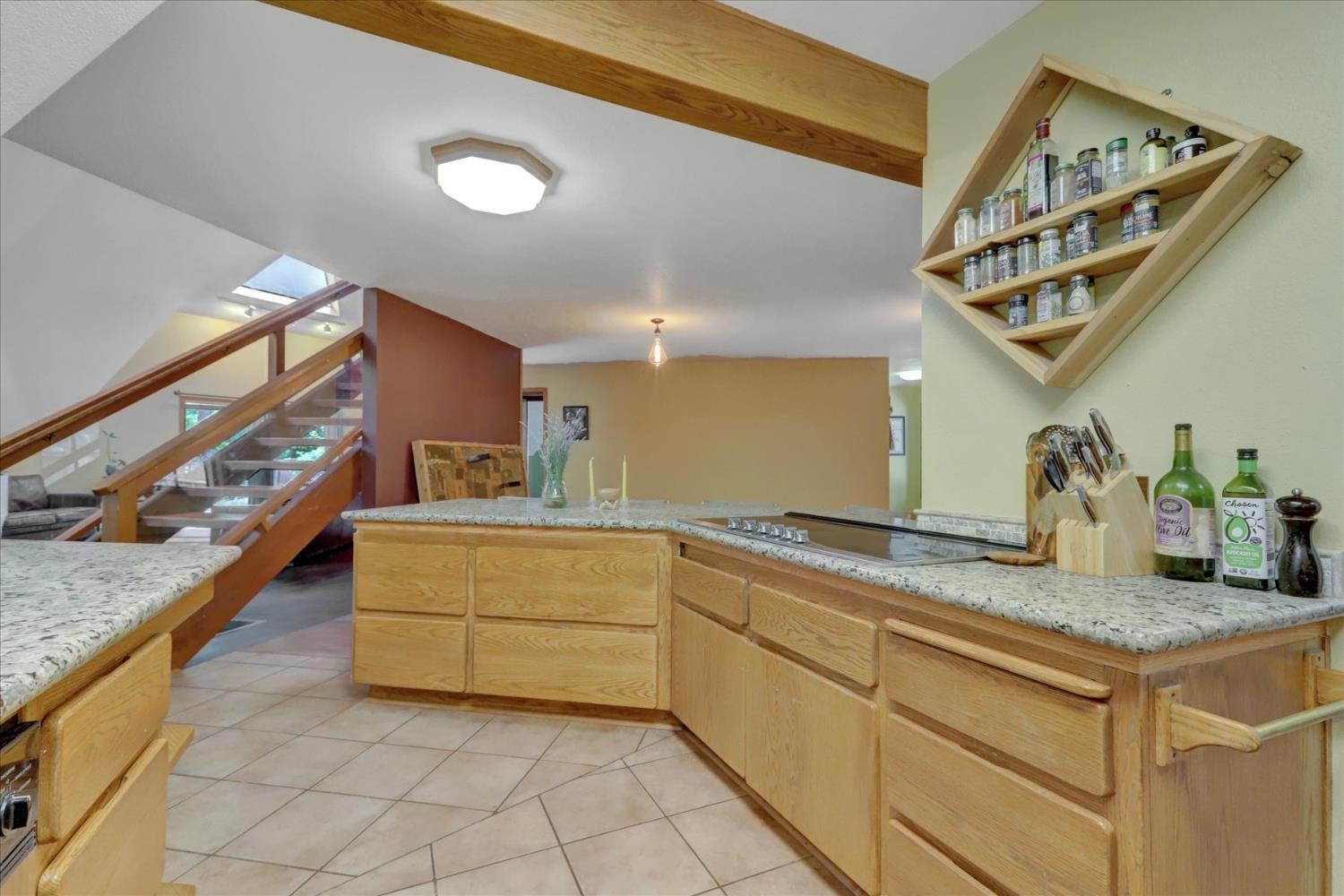 Detail Gallery Image 16 of 58 For 21580 Rambling Rd, Grass Valley,  CA 95945 - 3 Beds | 3 Baths