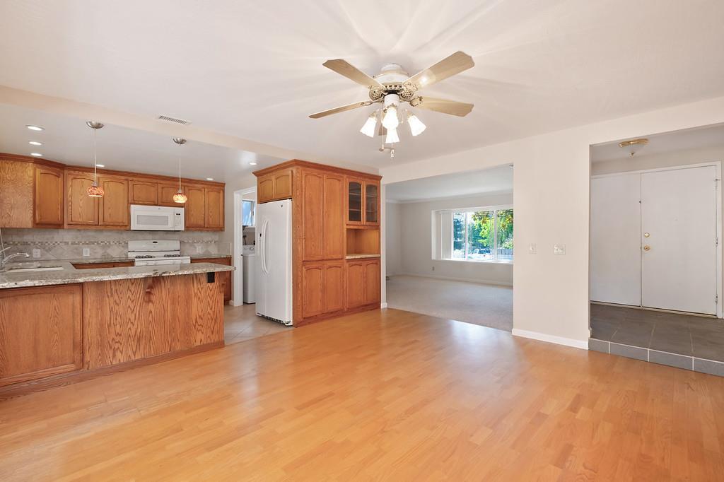 Detail Gallery Image 11 of 34 For 8105 Highwood Way, Orangevale,  CA 95662 - 3 Beds | 2 Baths