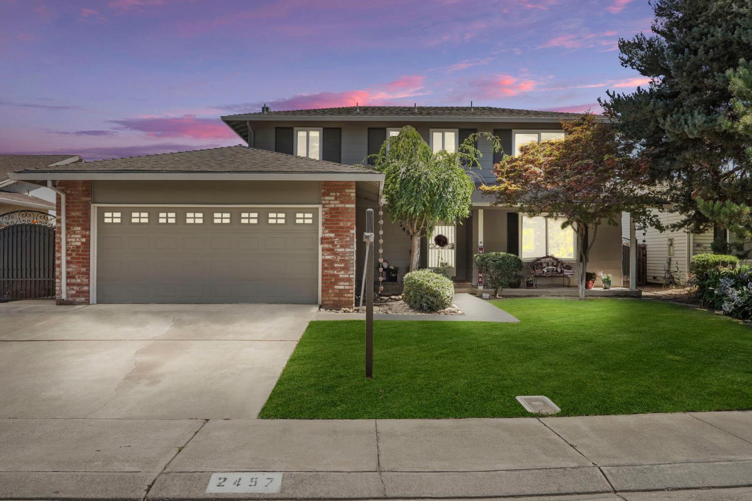 Detail Gallery Image 2 of 52 For 2457 Rockingham Cir, Lodi,  CA 95242 - 4 Beds | 2/1 Baths
