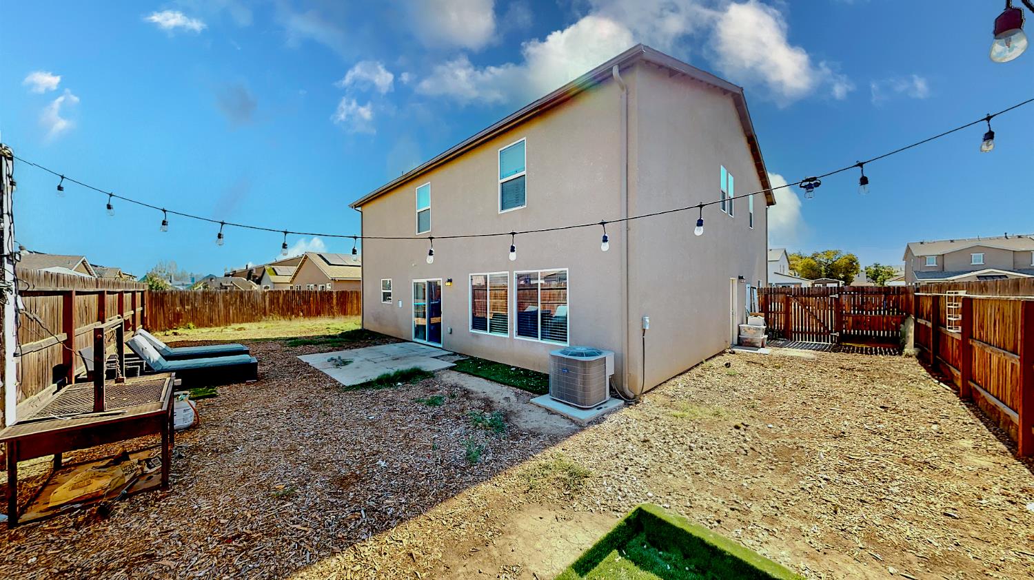 Detail Gallery Image 18 of 21 For 1775 Tomaso Ct, Los Banos,  CA 93635 - 5 Beds | 3 Baths