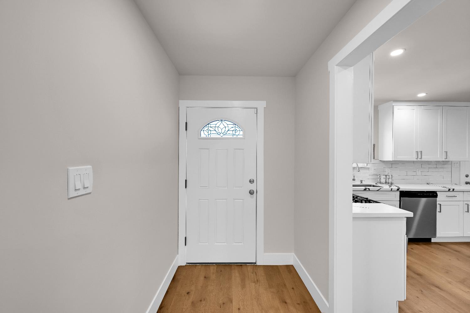 Detail Gallery Image 5 of 38 For 6608 Heatherwood Way, Sacramento,  CA 95831 - 3 Beds | 2 Baths