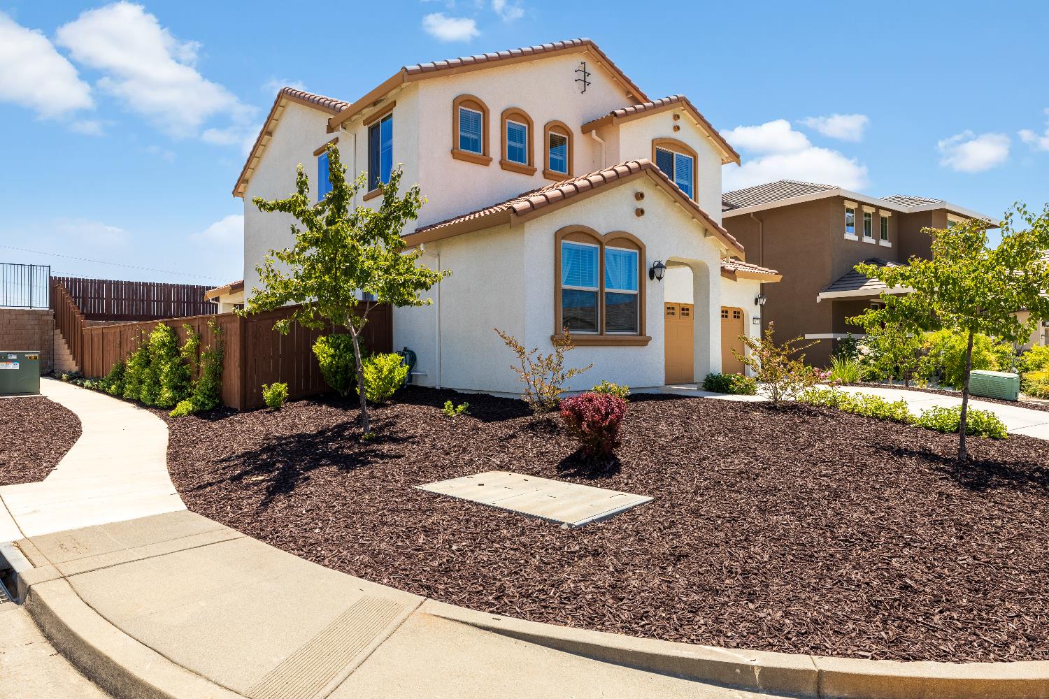 Detail Gallery Image 2 of 41 For 3627 Edington Dr, Rancho Cordova,  CA 95742 - 4 Beds | 3 Baths