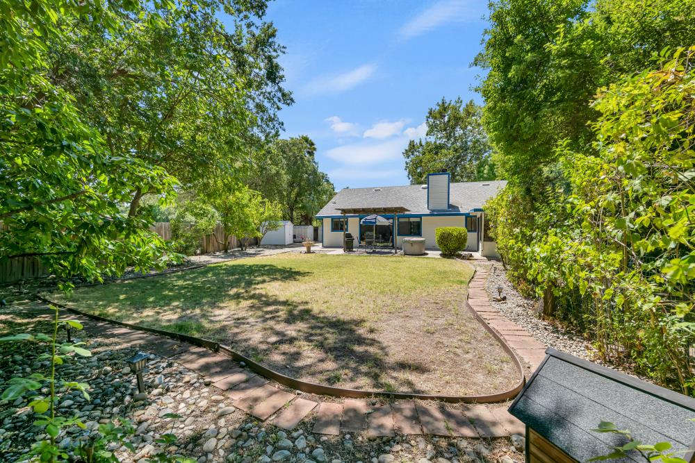 Detail Gallery Image 4 of 59 For 7527 Island Way, Sacramento,  CA 95831 - 3 Beds | 2 Baths