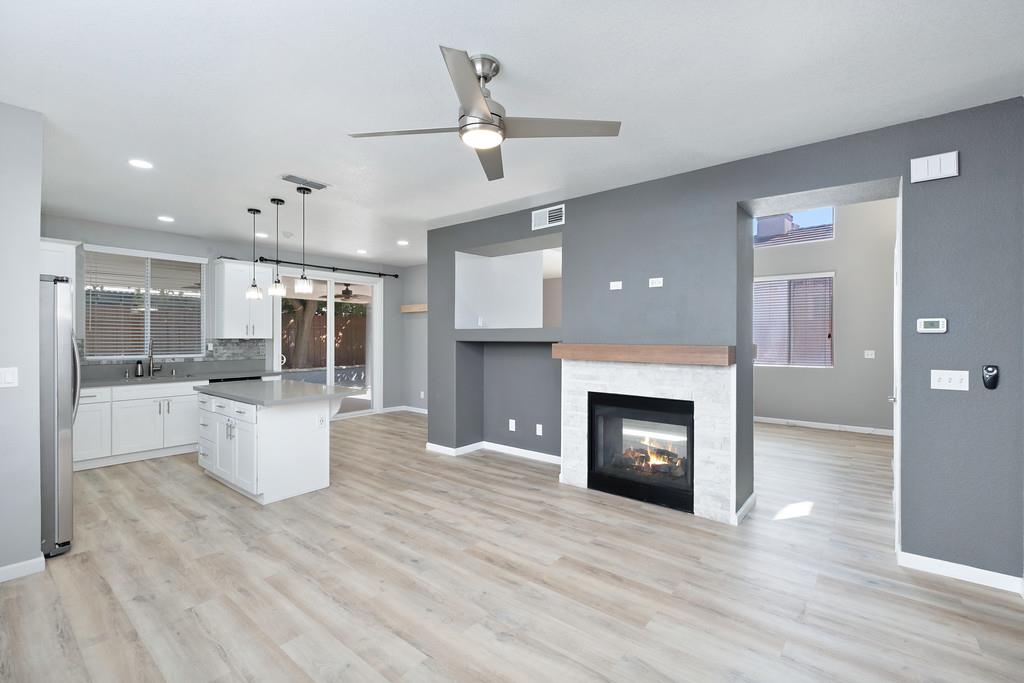 Detail Gallery Image 20 of 47 For 5512 Deepdale Way, Elk Grove,  CA 95758 - 4 Beds | 2/1 Baths