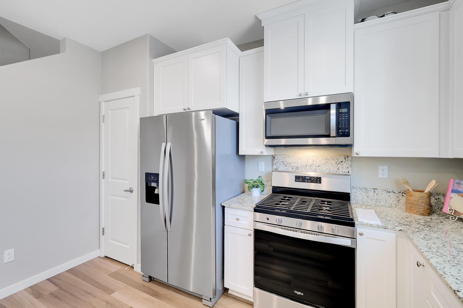 Detail Gallery Image 15 of 34 For 4089 Southampton St, West Sacramento,  CA 95691 - 3 Beds | 2/1 Baths