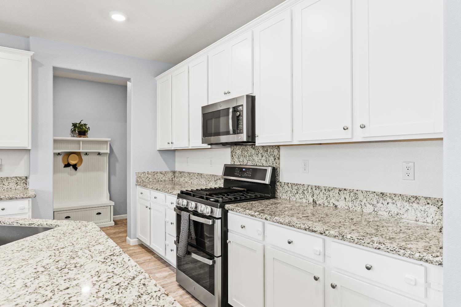 Detail Gallery Image 8 of 41 For 3627 Edington Dr, Rancho Cordova,  CA 95742 - 4 Beds | 3 Baths