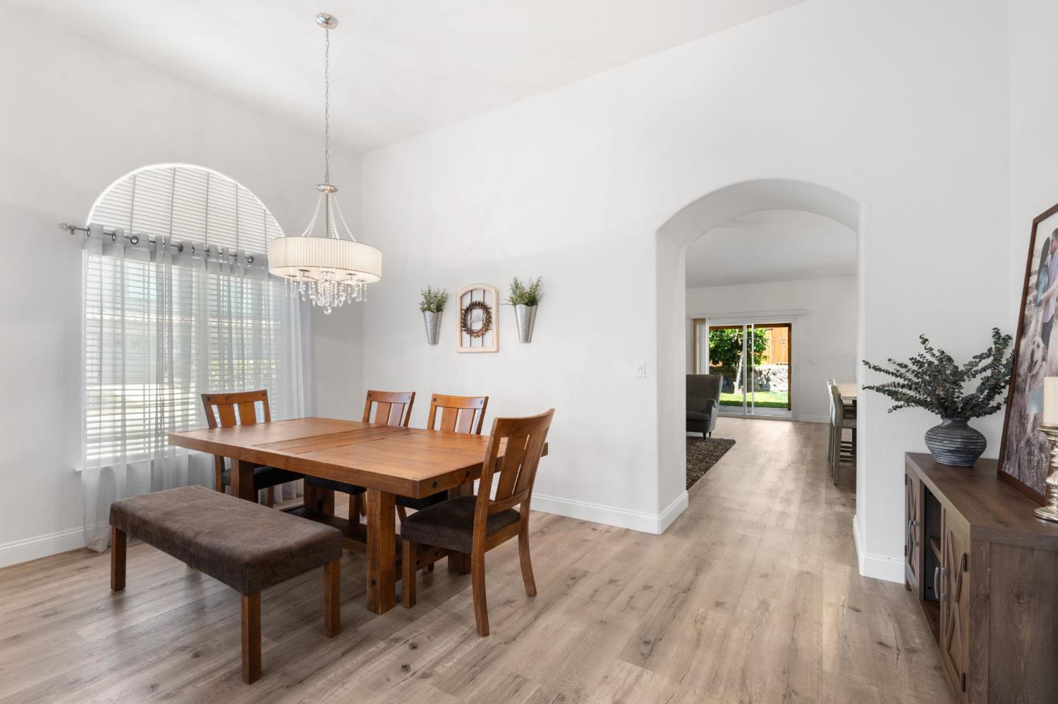 Detail Gallery Image 7 of 26 For 3900 Ginko Way, Sacramento,  CA 95834 - 3 Beds | 2 Baths