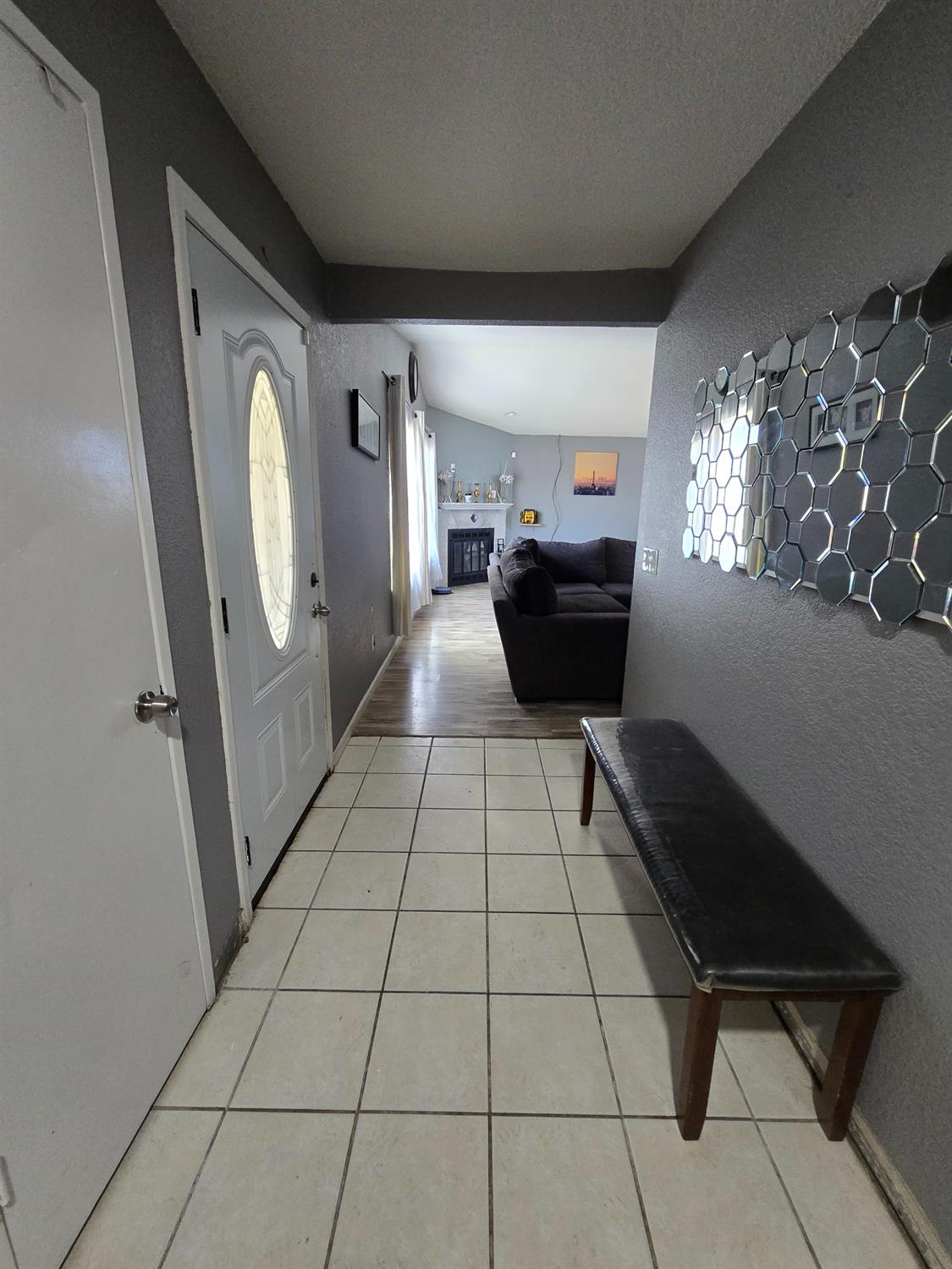 Detail Gallery Image 3 of 39 For 4631 Country Scene Way, Sacramento,  CA 95823 - 3 Beds | 2 Baths
