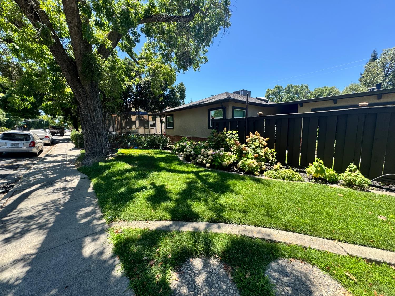 Detail Gallery Image 3 of 35 For 1237 College Ave, Modesto,  CA 95350 - 3 Beds | 1 Baths